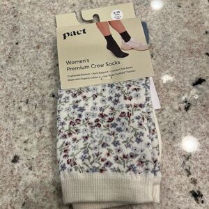 Pact Socks Womens 6-10 Ivory Floral Ditsy Flowers Crew Organic Cotton NWT
